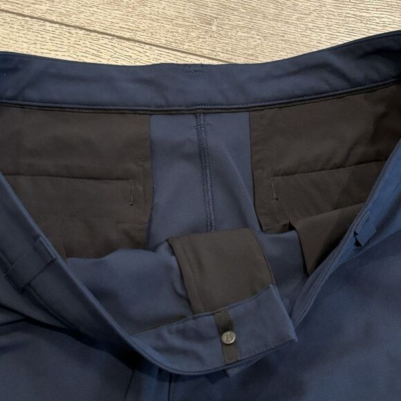 Lululemon Commission Shorts Mens 38 Blue 8” Inseam Casual Golf Activewear Preppy - Picture 3 of 7